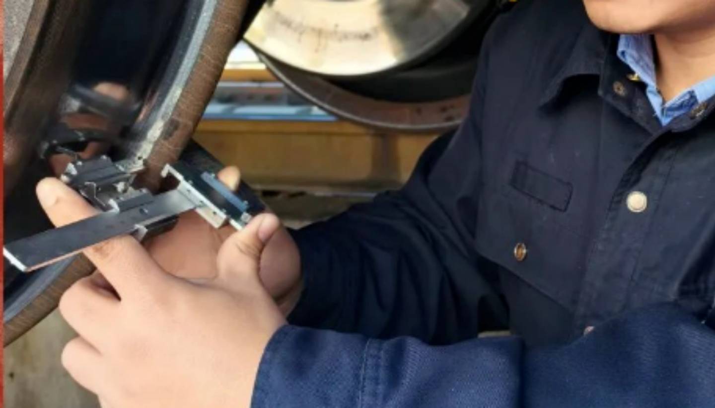 Tren tekerlek flanşı aşınması: Etkiler, riskler ve bakım standartları